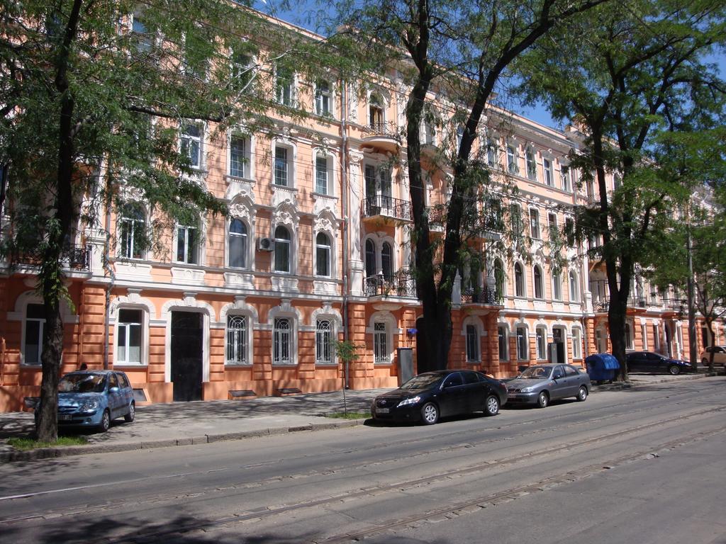 Apartamenty Na Sofievskoy Одеса Екстериор снимка