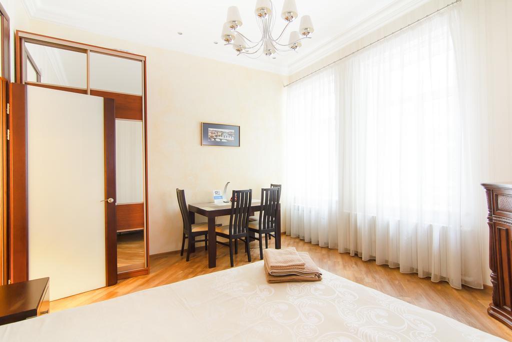 Apartamenty Na Sofievskoy Одеса Екстериор снимка