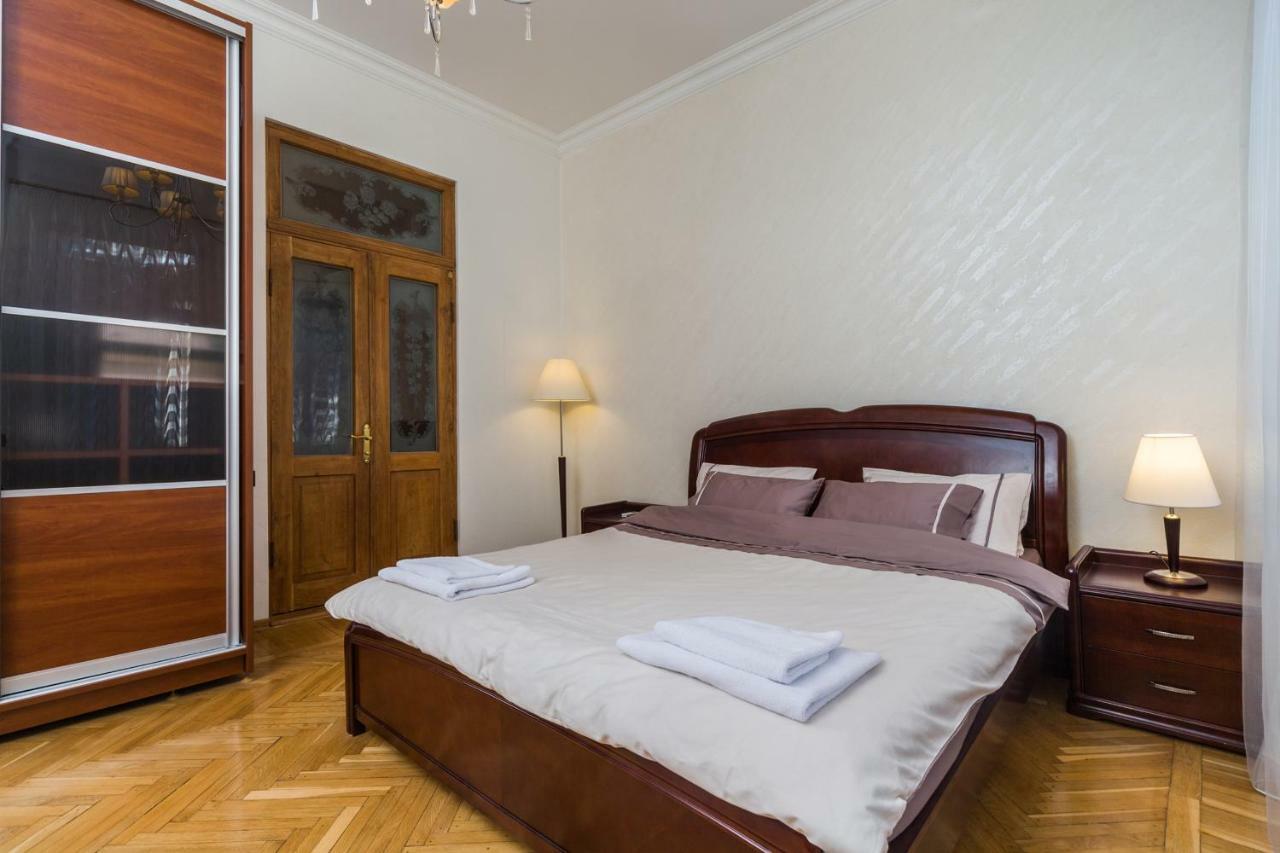 Apartamenty Na Sofievskoy Одеса Екстериор снимка
