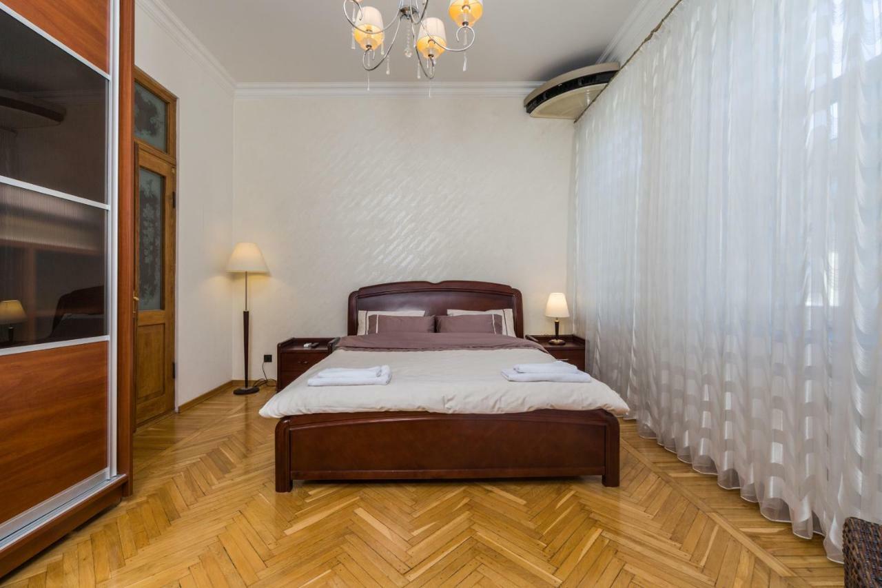 Apartamenty Na Sofievskoy Одеса Екстериор снимка