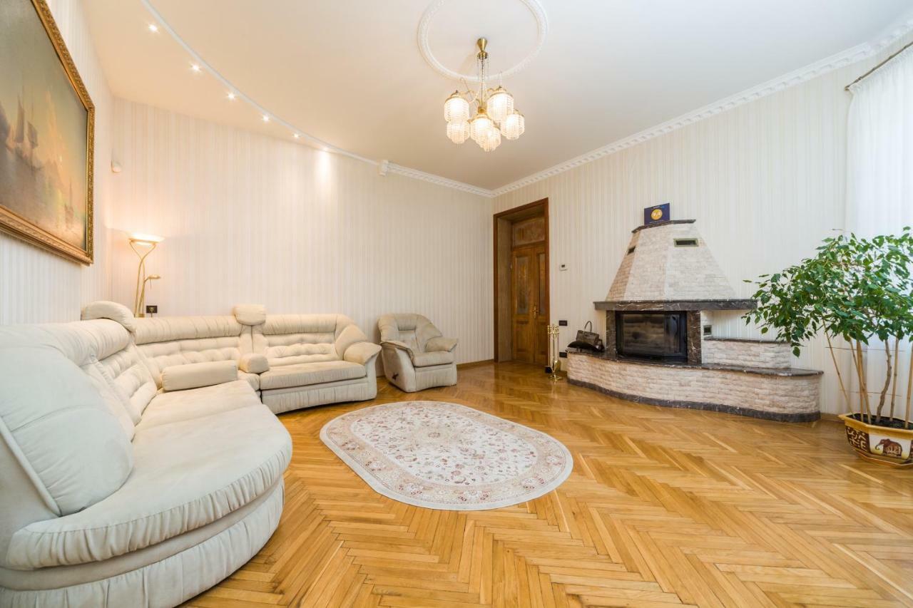 Apartamenty Na Sofievskoy Одеса Екстериор снимка