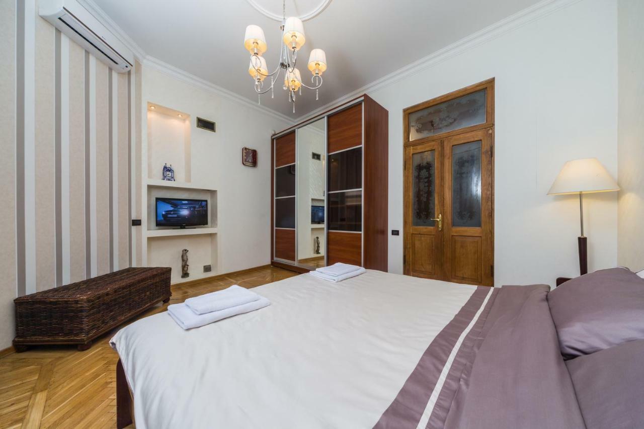 Apartamenty Na Sofievskoy Одеса Екстериор снимка